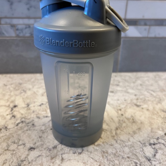 Blender Bottle Gray 20 oz - Picture 2 of 8